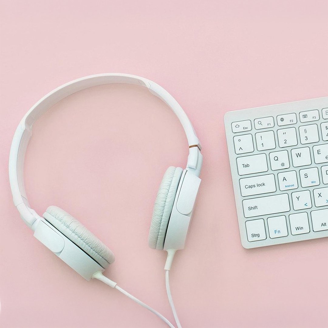 Kuulokkeet EmCen sisältöjen ja podien kuunteluun