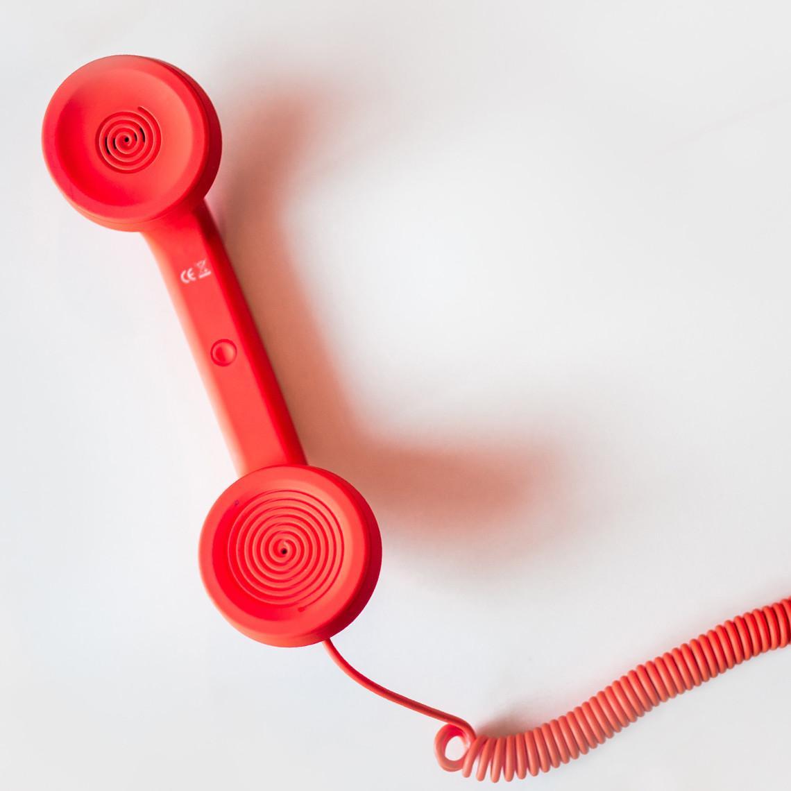 Soita punaisella puhelimella EmCe-ohjelman tukipalveluihin