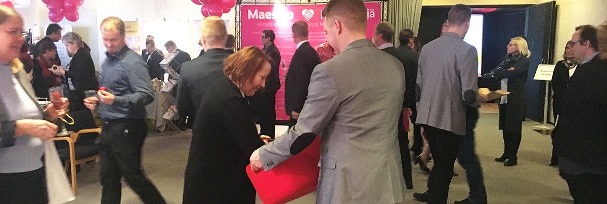 Suukkoja ja sähköistä taloushallintoa